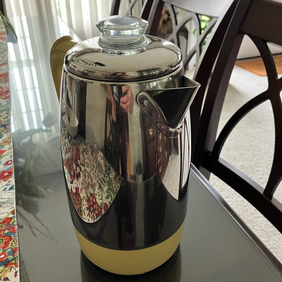 ❤️ EXCELLENT FIESTA COFFEE GO-ALONG 8 Cup ELECTRIC PERCOLATOR YELLOW & CHROME - Picture 3 of 13